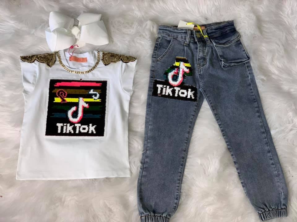 "Going Viral" Jogger Jeans
